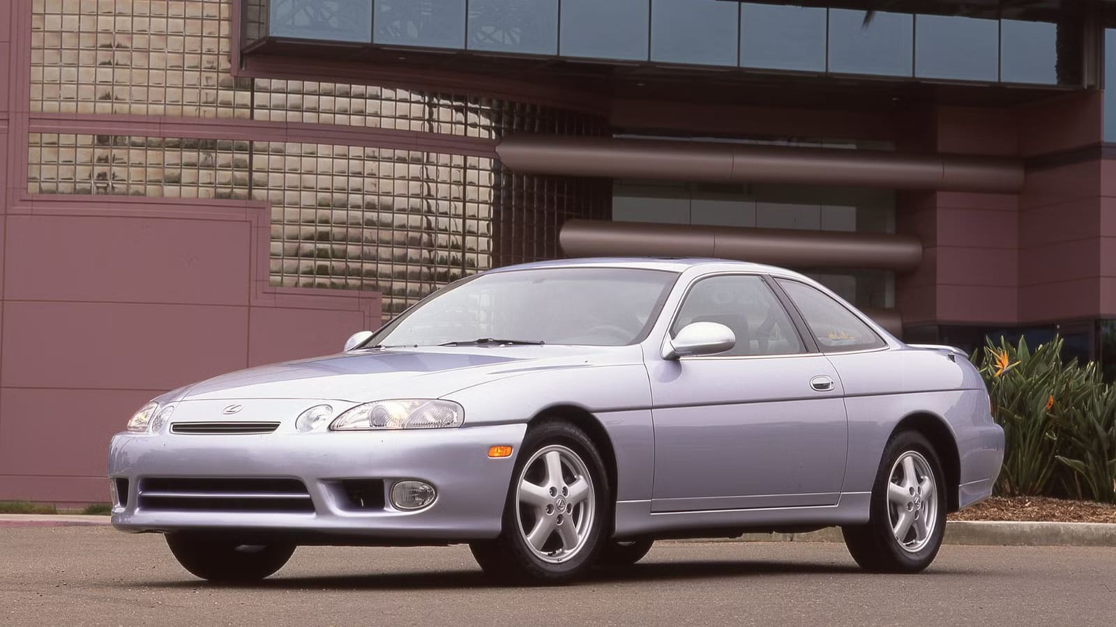 初心者でも失敗しないImported cars購入法|ポルシェ・タイカン中古の選び方
