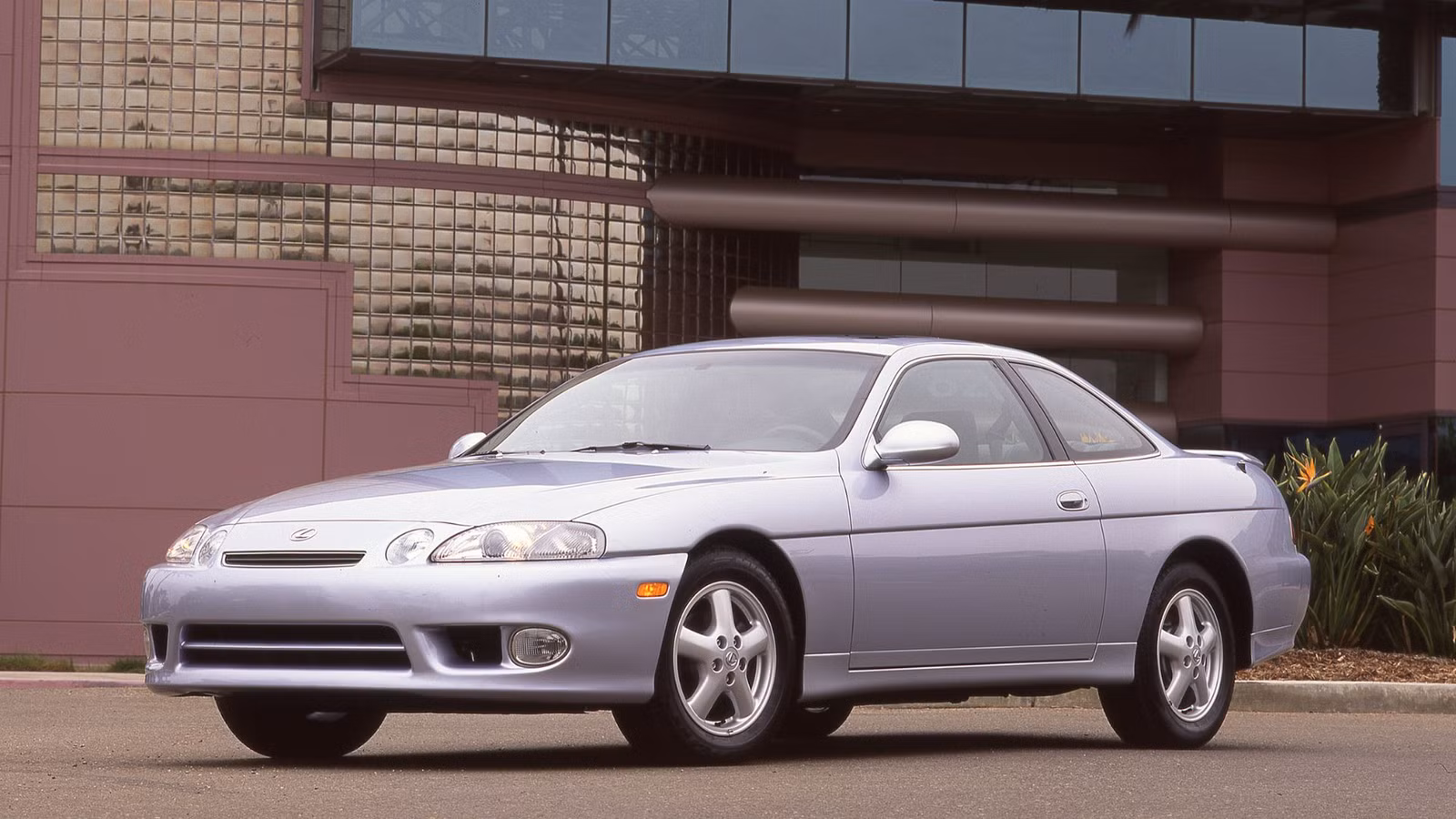 初心者でも失敗しないImported cars購入法｜ポルシェ・タイカン中古の選び方