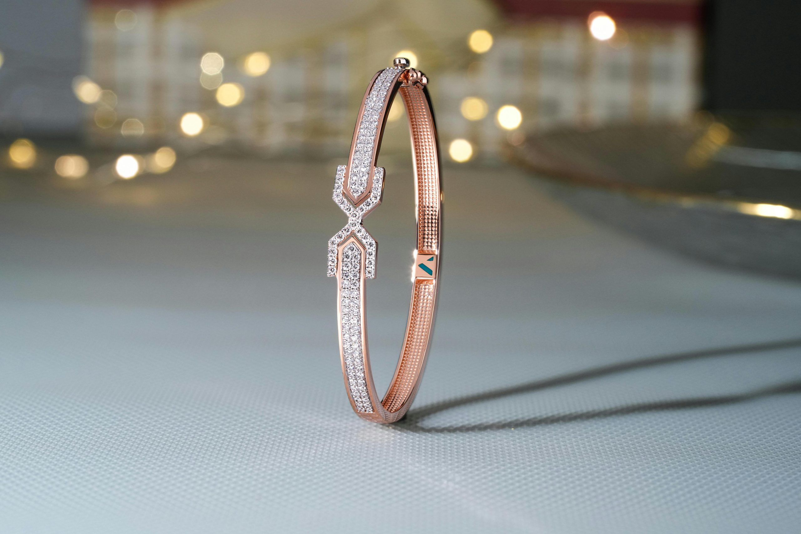 Christmas Diamond Bracelet Gift UK – A Timeless Accessory for the Holiday Season