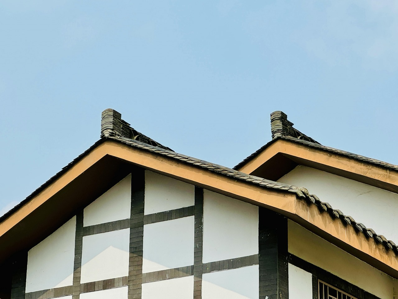How a Roofing Contractor Prepares Your Home for Harsh Weather
