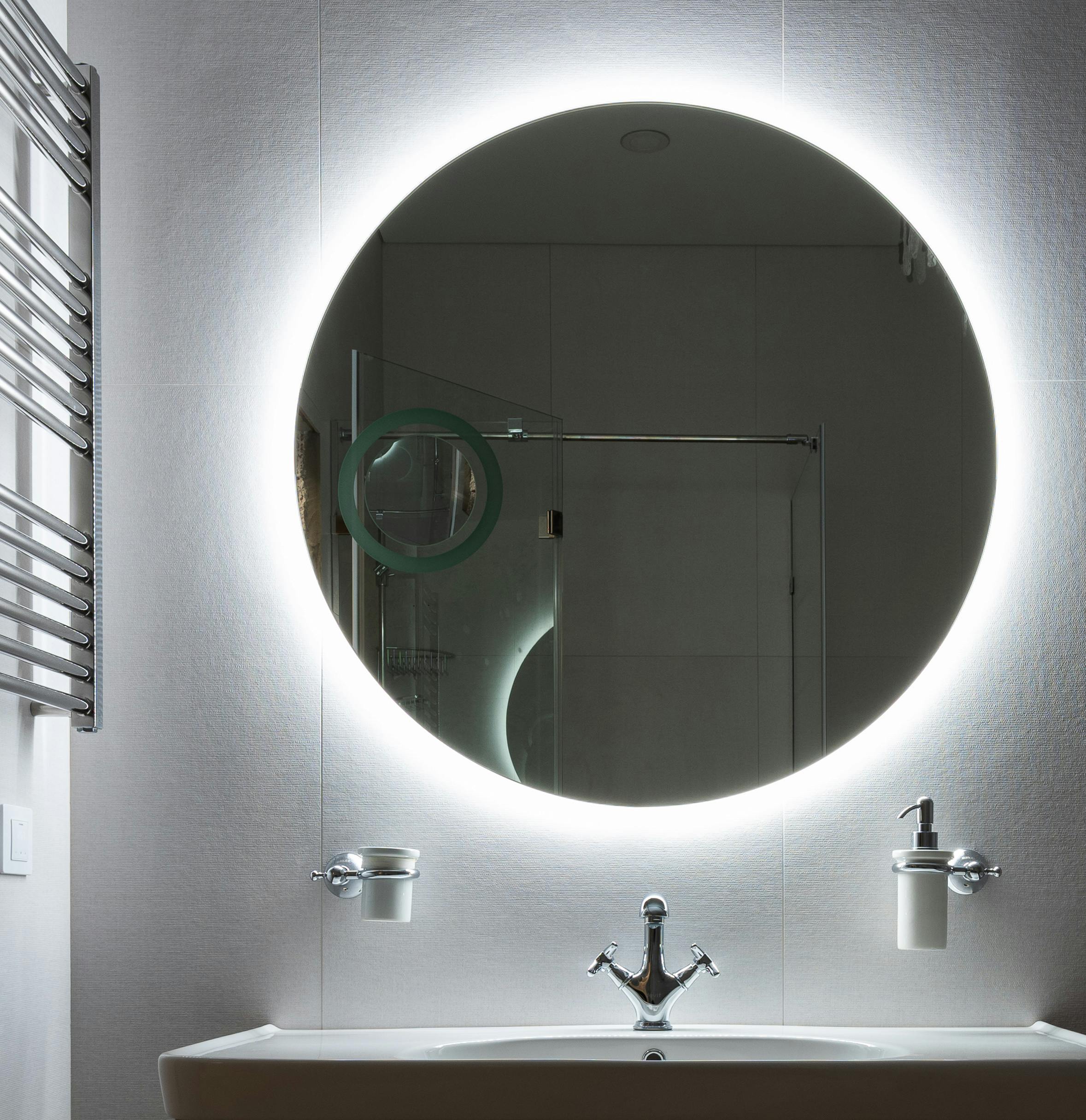 Mirror Light Mirror That Enhances Bathroom Ambience